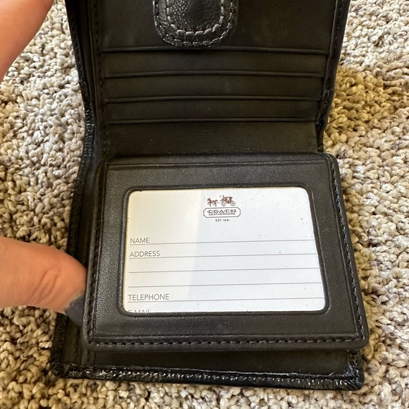 COACH - Classic "C" pattern, tri-fold wallet. - Picture 7 of 7